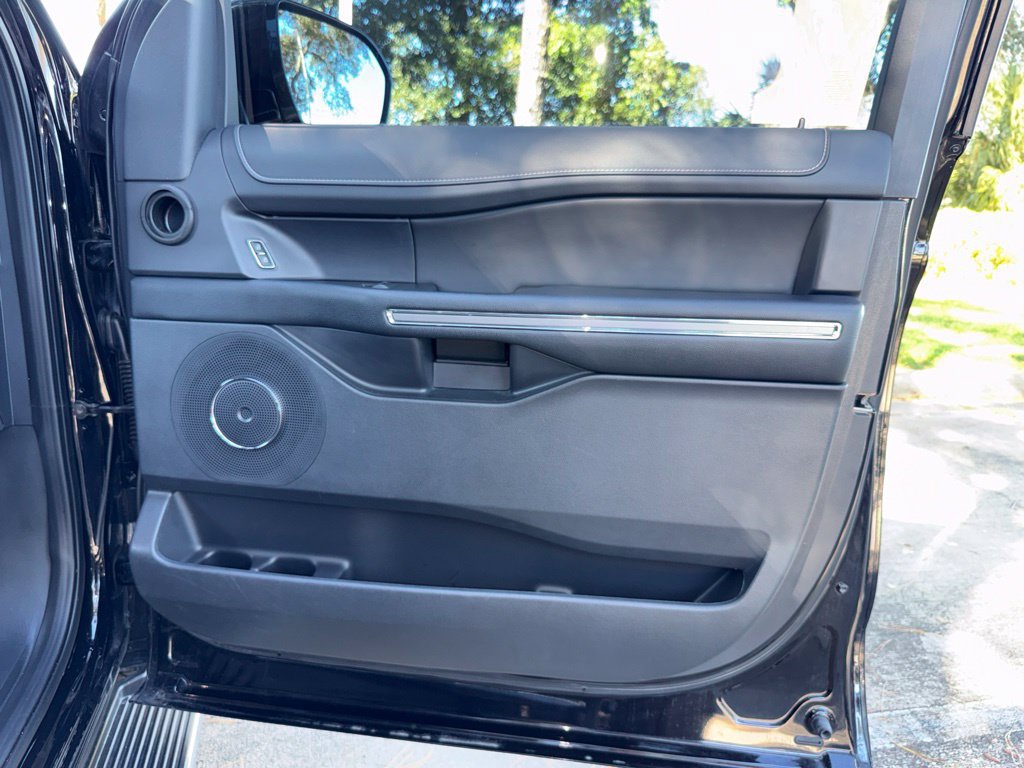 Used 2023 Ford Expedition XLT RWD image 19