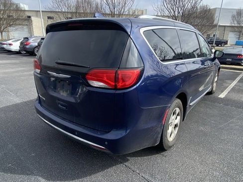 Used 2017 Chrysler Pacifica Touring-L Plus image 4