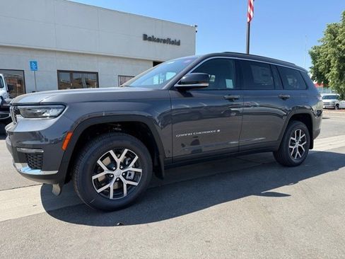 New 2025 Jeep Grand Cherokee L Limited w/ Trailer Tow Package image 2