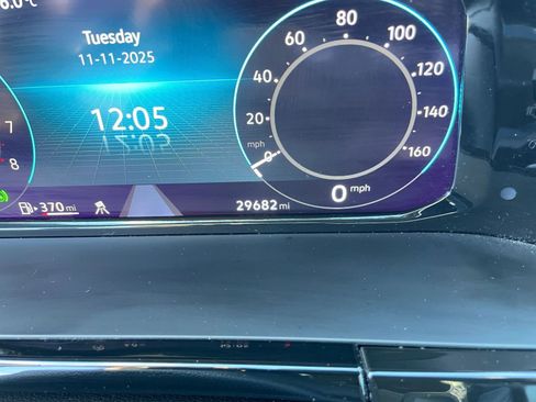 Used 2025 Volkswagen Atlas Cross Sport SE image 40