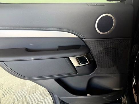 Certified 2025 Land Rover Discovery Dynamic SE AWD/4WD image 25