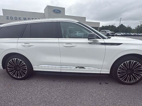 Used 2024 Lincoln Aviator Black Label AWD/4WD image 3