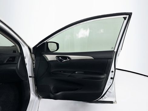 Used 2019 Nissan Sentra S image 30