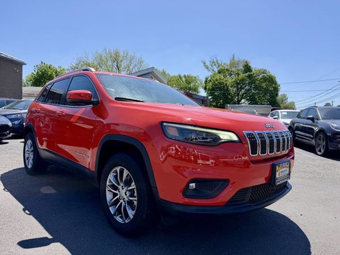 Used 2021 Jeep Cherokee Latitude Plus w/ Sun & Sound Group AWD/4WD image 3