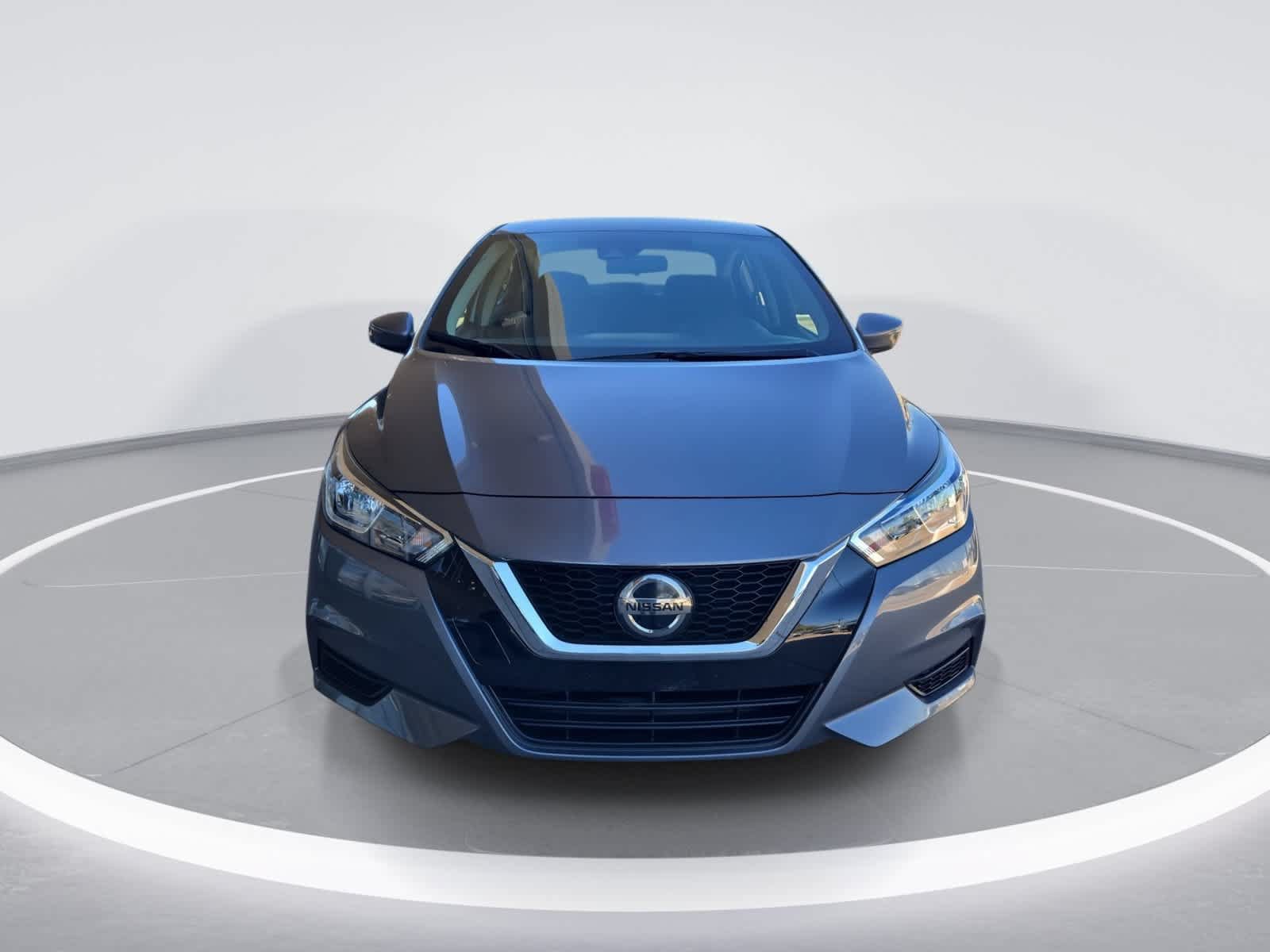 Used 2020 Nissan Versa SV FWD image 3