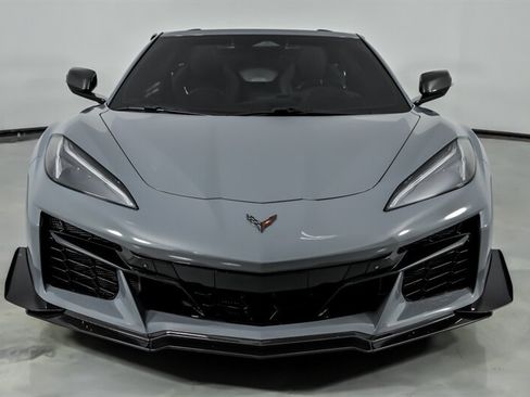 Used 2025 Chevrolet Corvette Z06 w/ Z07 Performance Package RWD image 4