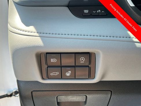 Used 2023 Toyota Highlander Limited FWD image 7