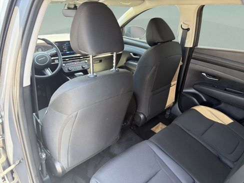 Certified 2025 Hyundai Tucson SE FWD image 23