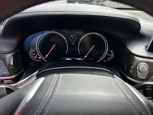 Used 2016 BMW 750i image 8