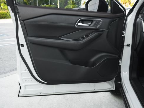 Used 2022 Nissan Rogue Platinum w/ Head-Up Display Package image 32