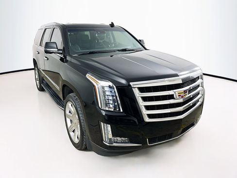Used 2019 Cadillac Escalade Premium Luxury image 4