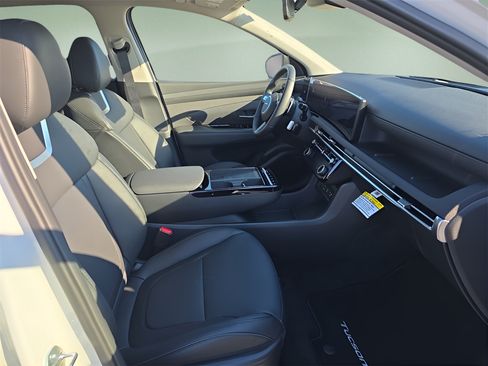 Certified 2025 Hyundai Tucson Limited FWD image 14