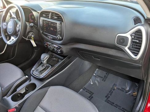 Used 2024 Kia Soul LX image 19