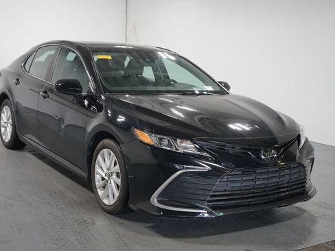 Used 2024 Toyota Camry LE FWD image 3
