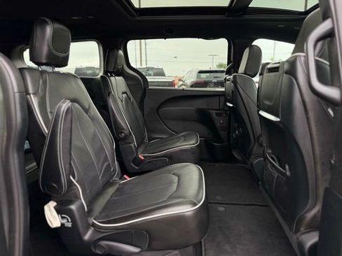Used 2020 Chrysler Pacifica Limited FWD image 16