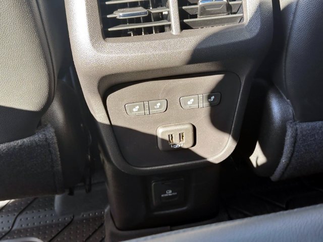Used 2024 Chevrolet Equinox Premier AWD/4WD image 12