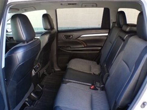 Used 2017 Toyota Highlander Plus w/ Carpet Mat Package image 20