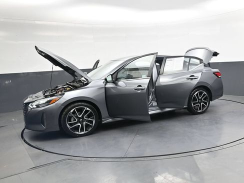 Used 2025 Nissan Sentra SR FWD image 52