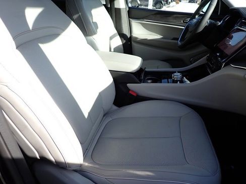 Certified 2023 Jeep Grand Cherokee L Overland image 12