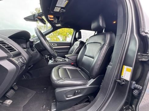 Used 2019 Ford Explorer XLT w/ Equipment Group 202A FWD image 8