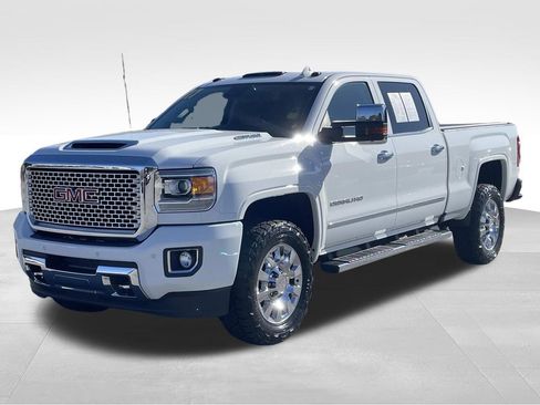 Used 2017 GMC Sierra 2500 Denali w/ Duramax Plus Package image 8