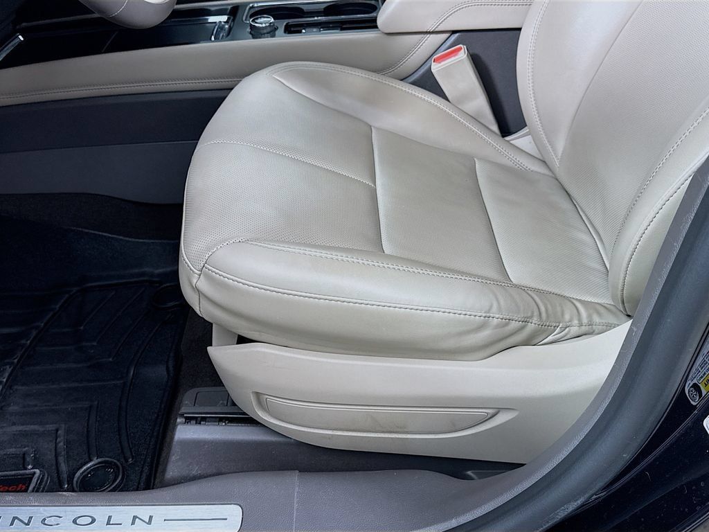 Used 2022 Lincoln Corsair AWD w/ Equipment Group 101A image 19