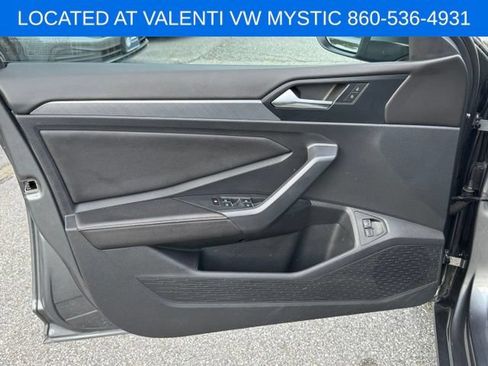 Certified 2024 Volkswagen Jetta SE w/ Panoramic Sunroof Package FWD image 32