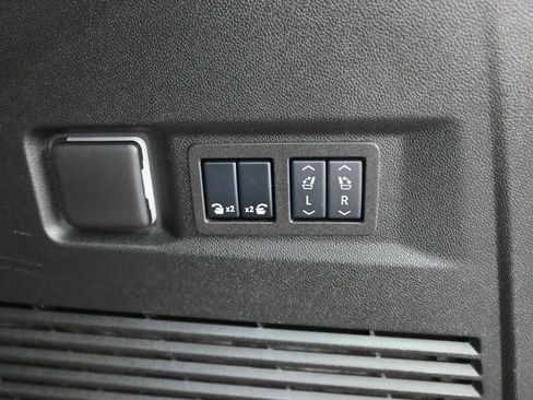 Used 2025 Chevrolet Tahoe Premier image 18