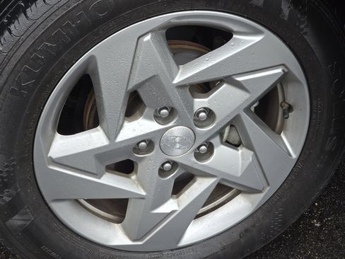 Used 2024 Hyundai Kona SE image 13