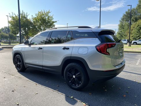 Used 2018 GMC Terrain SLE w/ Driver Convenience Package FWD image 7