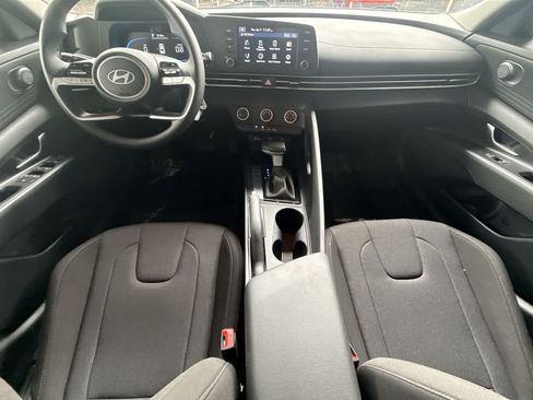 Used 2025 Hyundai Elantra SE FWD image 24