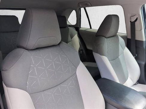 Used 2021 Toyota RAV4 XLE AWD/4WD image 28
