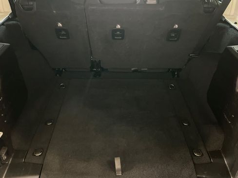 Used 2019 Jeep Wrangler Unlimited Sahara AWD/4WD image 18