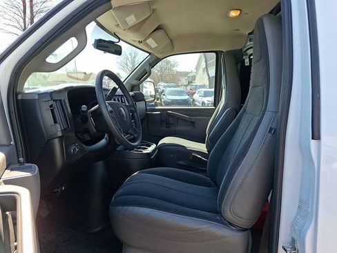 Used 2024 GMC Savana 2500 w/ Driver Convenience Package image 15