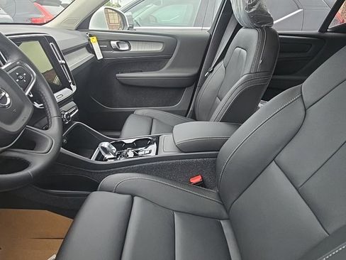 New 2025 Volvo XC40 B5 Ultra w/ Climate Package image 5