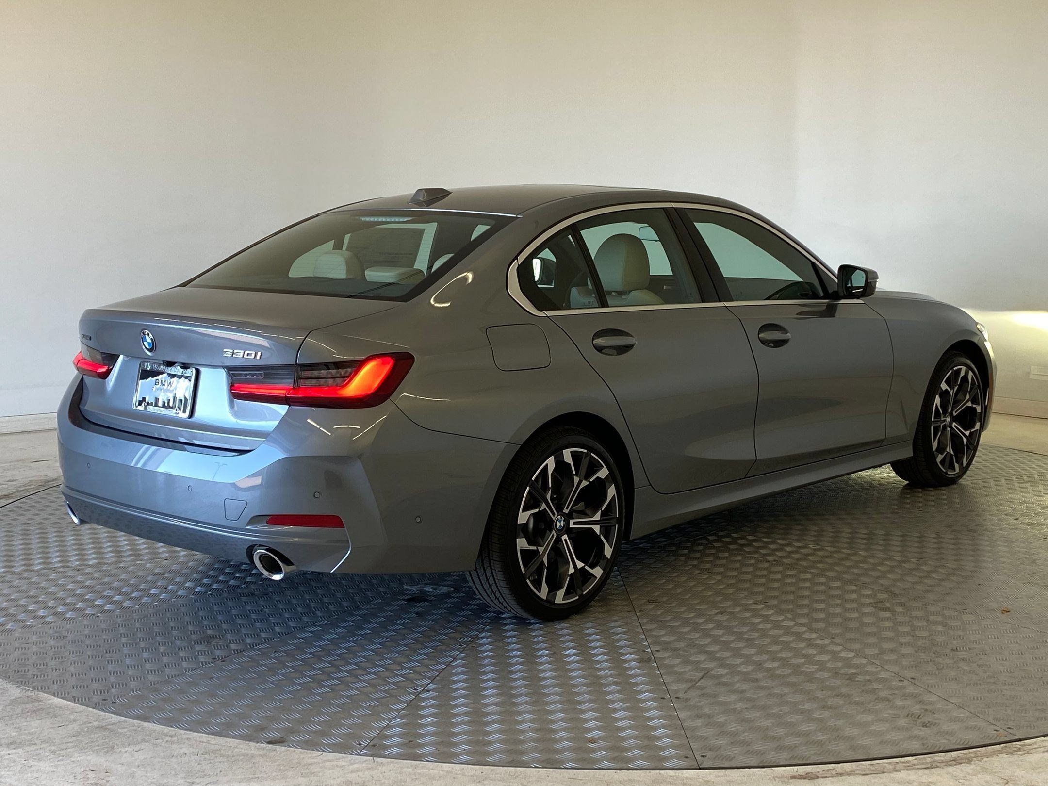 Used 2026 BMW 330i xDrive Sedan w/ Premium Package AWD/4WD image 8