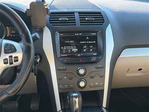 Used 2015 Ford Explorer XLT w/ Equipment Group 202A image 15