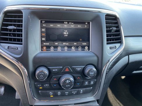 Used 2021 Jeep Grand Cherokee Laredo AWD/4WD image 13