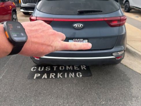 Used 2022 Kia Sportage LX FWD image 3