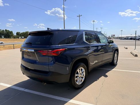 Used 2022 Chevrolet Traverse LS FWD image 5