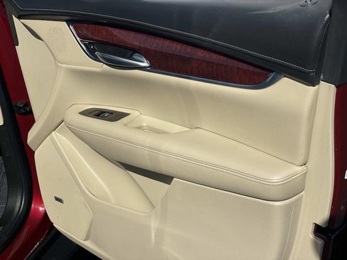 Used 2018 Cadillac XT5 Luxury w/ Driver Awareness Package image 26