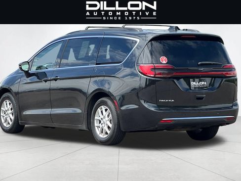 Used 2022 Chrysler Pacifica Touring-L FWD image 6