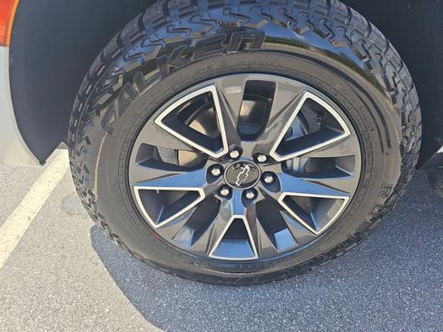 Used 2022 Chevrolet Tahoe Z71 w/ Luxury Package image 29