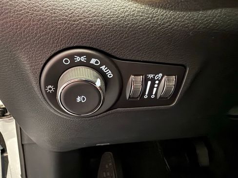 New 2026 Jeep Compass Latitude AWD/4WD image 18