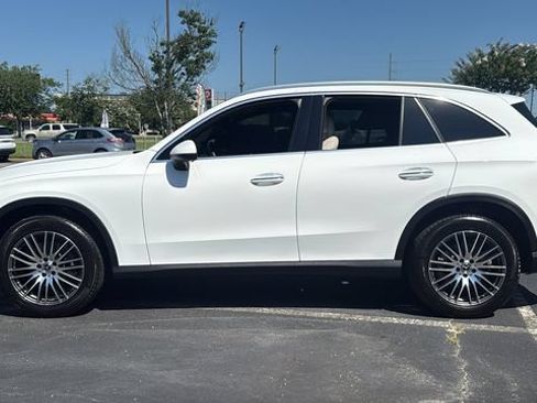 Used 2025 Mercedes-Benz GLC 300 image 4