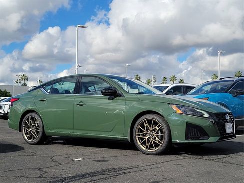 New 2025 Nissan Altima 2.5 SR image 17