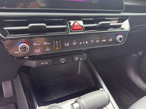 Certified 2026 Kia Niro FWD image 15
