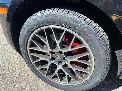 Used 2015 Porsche Macan Turbo image 8