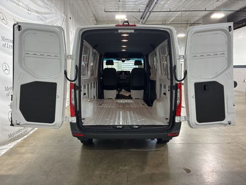 Used 2025 Mercedes-Benz Sprinter 2500 image 10