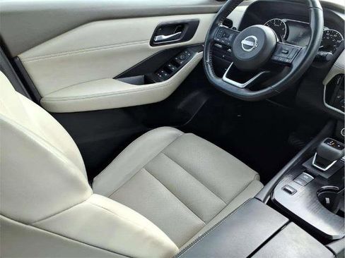 Certified 2022 Nissan Rogue SV w/ SV Premium Package image 9